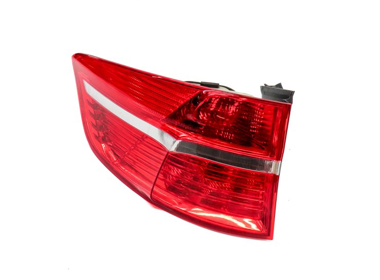 2008-2012 BMW X6 X6M (E71 E72) LEFT DRIVER REAR OUTER TAILLIGHT BRAKE LIGHT LAMP