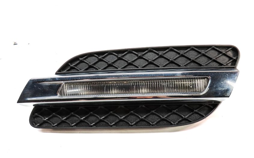 Thumbnail 4: 13 MERCEDES ML350 (W166) FRONT RIGHT PASSENGER LOWER BUMPER FOGLIGHT GRILLE END