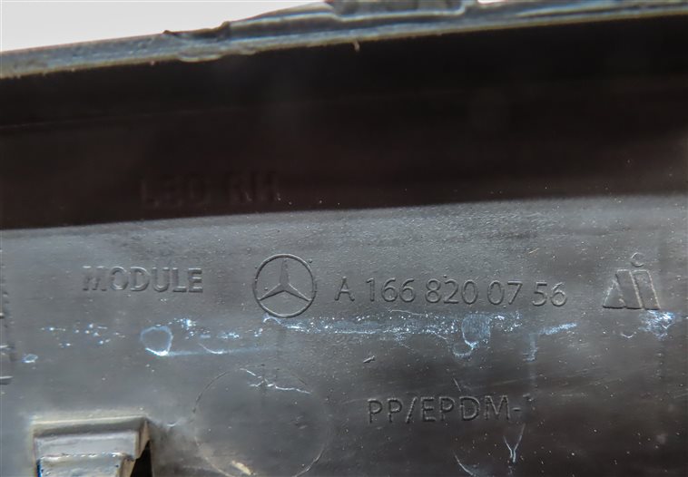 Thumbnail 6: 13 MERCEDES ML350 (W166) FRONT RIGHT PASSENGER LOWER BUMPER FOGLIGHT GRILLE END