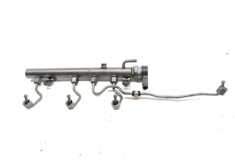 Thumbnail 4: 2013 MERCEDES ML350 (W166) 3.0L DIESEL (642.826) ENGINE LEFT FUEL RAIL w/LINES