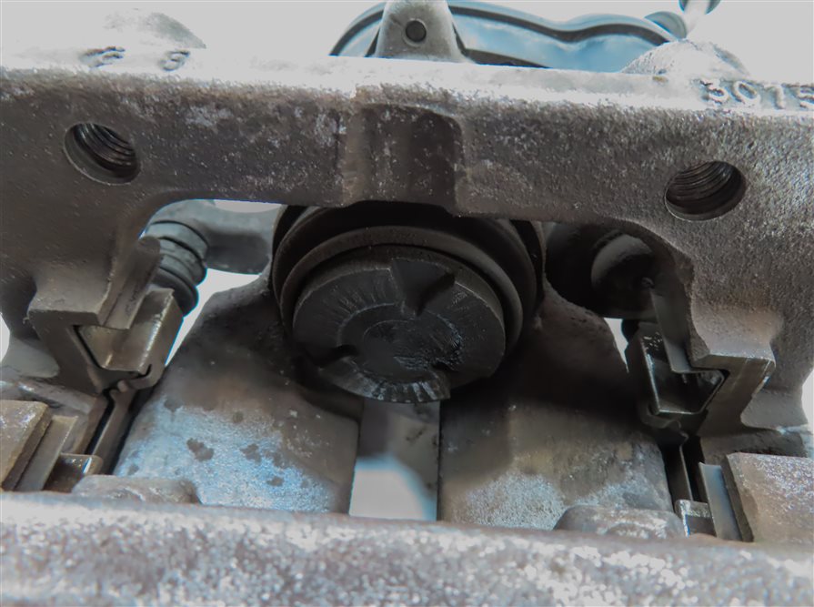 Thumbnail 7: 2012-2018 MERCEDES GLE300D GLE350 ML250 ML350 (W166) RIGHT REAR BRAKE CALIPER