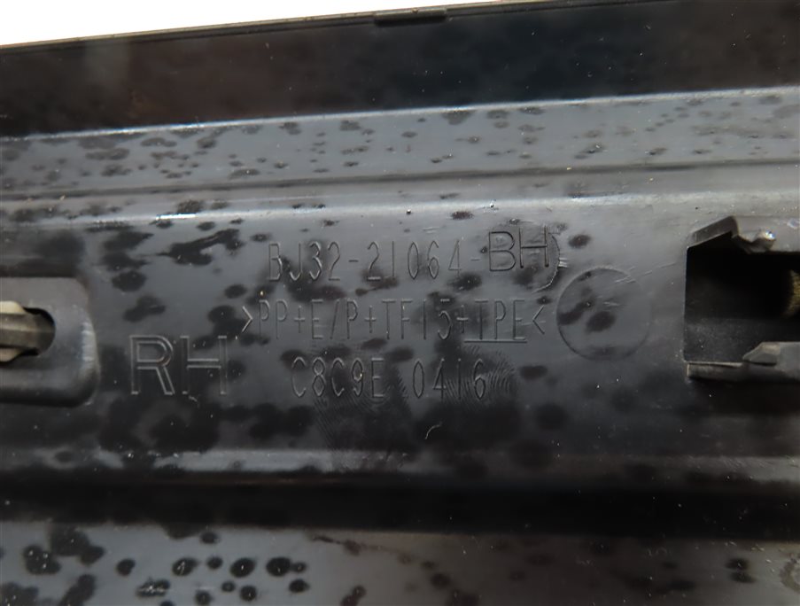 Thumbnail 8: 12-19 RANGE ROVER EVOQUE L538 FRONT RIGHT PASSENGER EXTERIOR LOWER DOOR TRIM