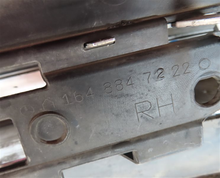 Thumbnail 6: 12 MERCEDES GL350 X164 FRONT RIGHT PASSENGER LOWER BUMPER FOG LIGHT TRIM GRILLE