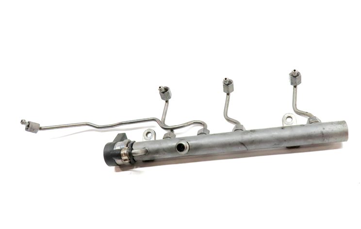 Thumbnail 2: 2012 MERCEDES GL350 (X164) 3.0L DIESEL (OM642) LEFT ENGINE FUEL RAIL w/ LINES