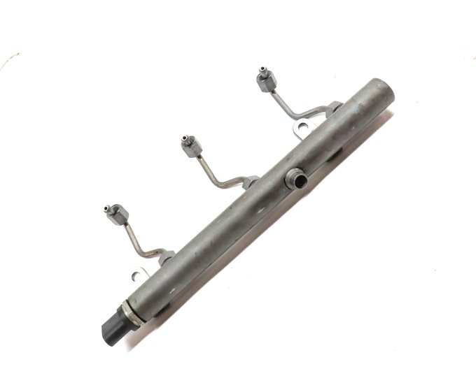 Thumbnail 3: 2012 MERCEDES GL350 (X164) 3.0L DIESEL (OM642) RIGHT ENGINE FUEL RAIL w/ LINES