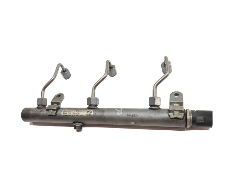 Thumbnail 5: 2012 MERCEDES GL350 (X164) 3.0L DIESEL (OM642) RIGHT ENGINE FUEL RAIL w/ LINES