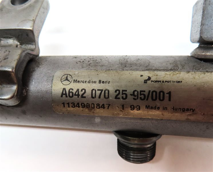 Thumbnail 6: 2012 MERCEDES GL350 (X164) 3.0L DIESEL (OM642) RIGHT ENGINE FUEL RAIL w/ LINES