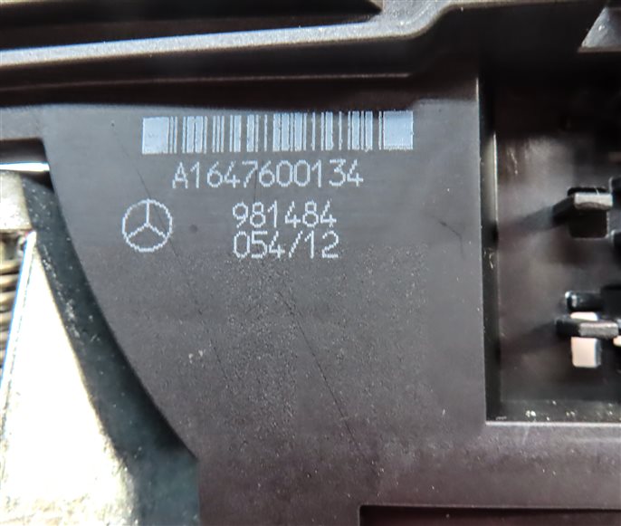 Thumbnail 6: 2012 MERCEDES GL350 (X164) FRONT LEFT DRIVER DOOR HANDLE w/out KEYLESS (Silver)