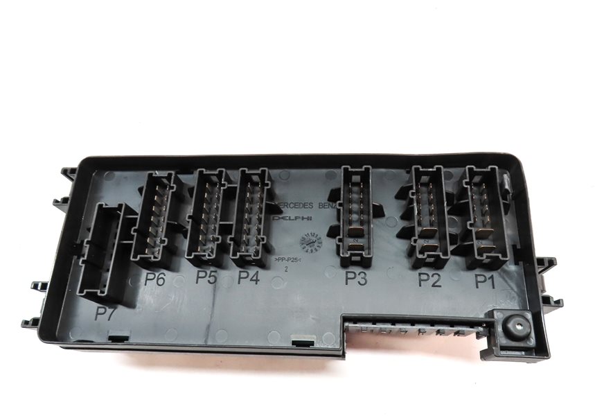 Thumbnail 4: 2012 MERCEDES GL350 (X164) 3.0L DIESEL (OM642) ENGINE REAR FUSE RELAY BOX PANEL