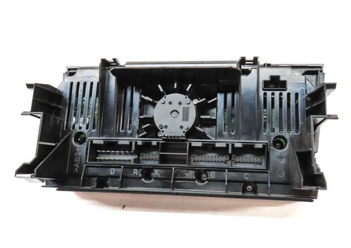 Thumbnail 5: 2017-2018 AUDI Q3 (8U) FRONT HEATER A/C TEMPERATURE CONTROL PANEL (HEATED SEAT)