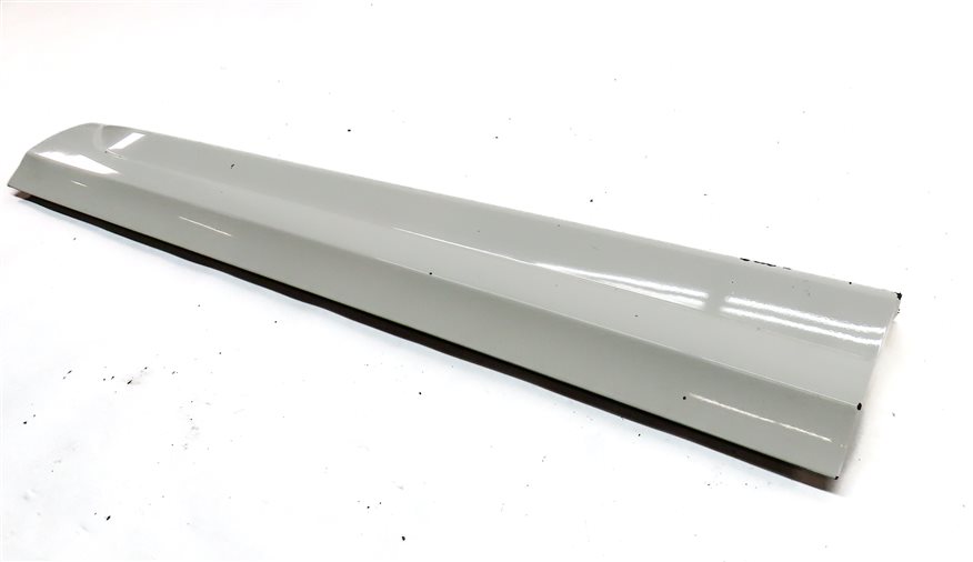 18 AUDI Q3 (8U) FRONT RIGHT PASSENGER LOWER EXTERIOR DOOR TRIM MOULDING (White)