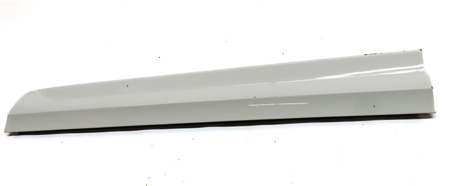 Thumbnail 2: 18 AUDI Q3 (8U) FRONT RIGHT PASSENGER LOWER EXTERIOR DOOR TRIM MOULDING (White)