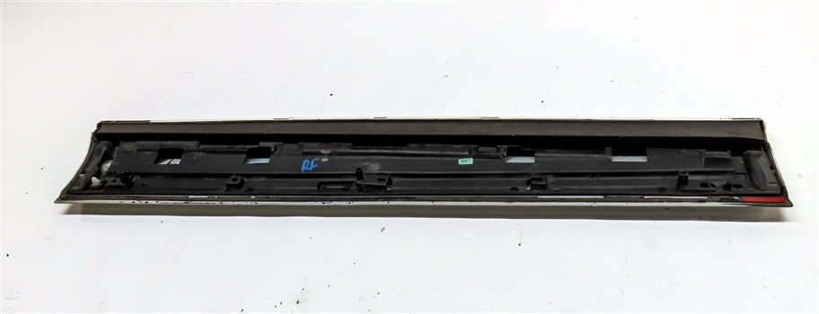 Thumbnail 5: 18 AUDI Q3 (8U) FRONT RIGHT PASSENGER LOWER EXTERIOR DOOR TRIM MOULDING (White)