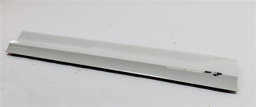 2018 AUDI Q3 (8U) FRONT LEFT DRIVER LOWER EXTERIOR DOOR TRIM MOULDING (White)