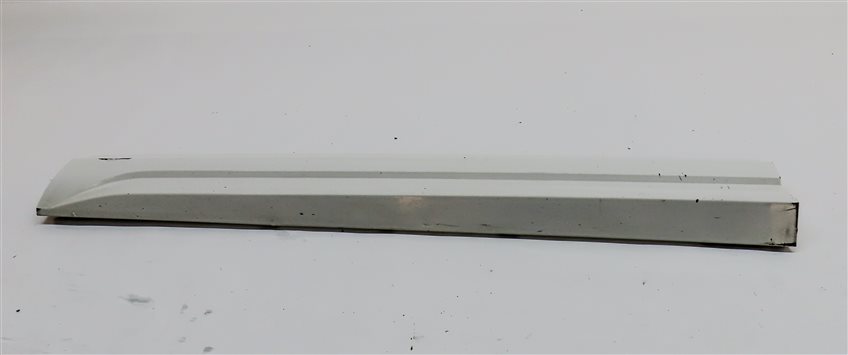 Thumbnail 4: 2018 AUDI Q3 (8U) FRONT LEFT DRIVER LOWER EXTERIOR DOOR TRIM MOULDING (White)