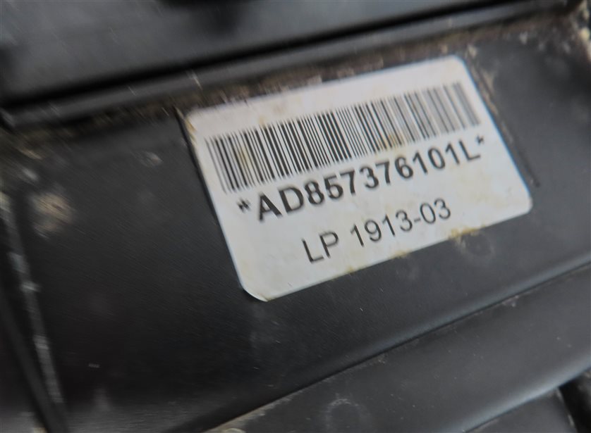 Thumbnail 8: 2014-2018 BMW 535i 740i X5 (F01 F10 F15) 3.0L DIESEL AIR FILTER BOX ASSEMBLY