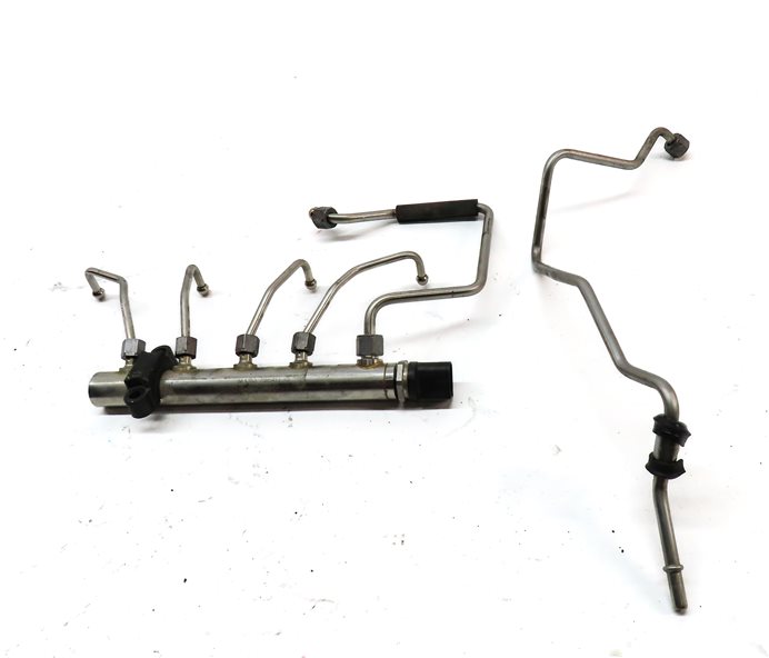 Thumbnail 2: 2014 BMW 320XI (F30) 2.0L (N20) ENGINE FUEL RAIL w/ LINES & PRESSURE SENSOR