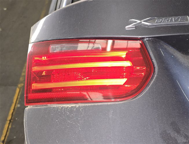 Thumbnail 2: 12-15 BMW 320i 328i 335i M3 (F30) SEDAN LEFT TRUNK INNER TAILLIGHT LIGHT LAMP