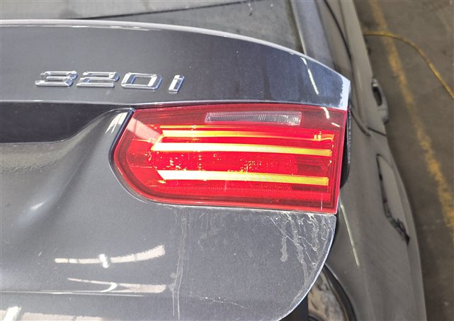 Thumbnail 2: 12-15 BMW 320i 328i 335i M3 (F30) SEDAN RIGHT TRUNK INNER TAILLIGHT LIGHT LAMP