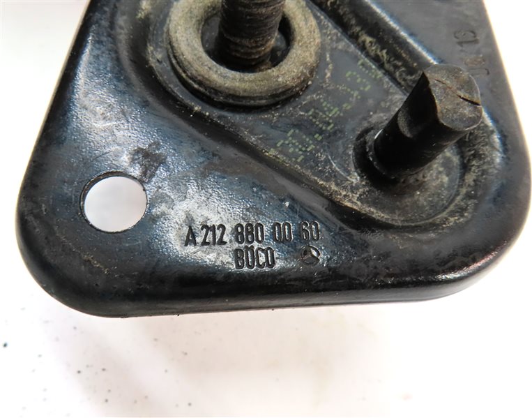 Thumbnail 10: 2013 MERCEDES C300 (W204) FRONT HOOD LID SAFETY CATCH HOOK LATCH RELEASE SET/3