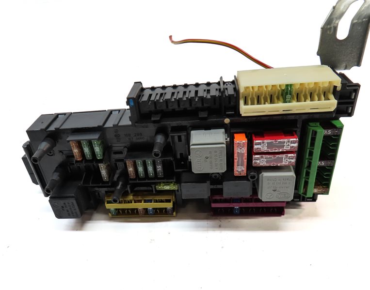 Thumbnail 2: 11-15 MERCEDES C250 C300 C350 (W204) REAR SIGNAL ACQUISITION CONTROL MODULE SAM