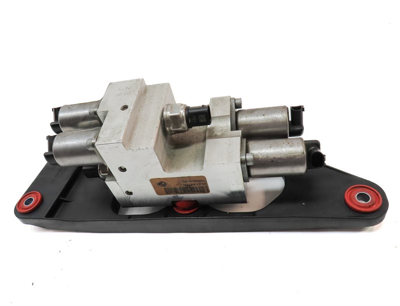 Thumbnail 5: 2007 BMW X5 (E70) 4.8L (N62) ENGINE DYNAMIC DRIVE HYDRAULIC PUMP VALVE BLOCK