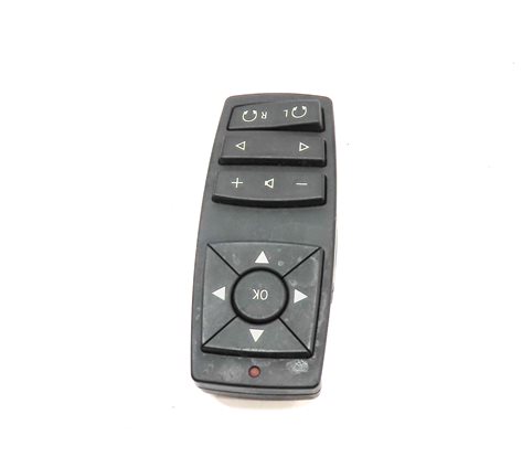 Thumbnail 4: 2007 BMW X5 (E70) REAR ENTERTAINMENT DVD SYSTEM HEADPHONE REMOTE CONTROL
