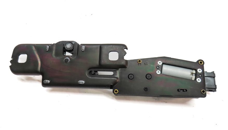 Thumbnail 6: 2015 AUDI Q7 (4L) REAR TRUNK TAILGATE HATCH LID LOCK LATCH STRIKER PLATE