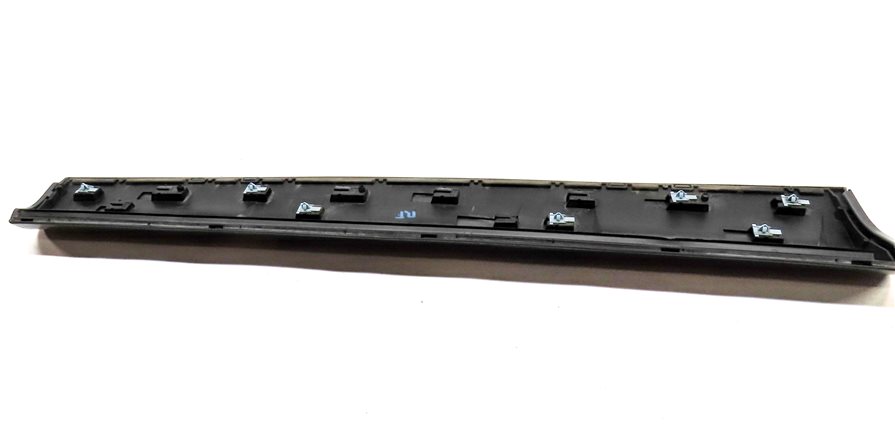 Thumbnail 5: 10-15 AUDI Q7 (4L) FRONT RIGHT LOWER DOOR TRIM MOULDING w/OFF ROAD (Gray)