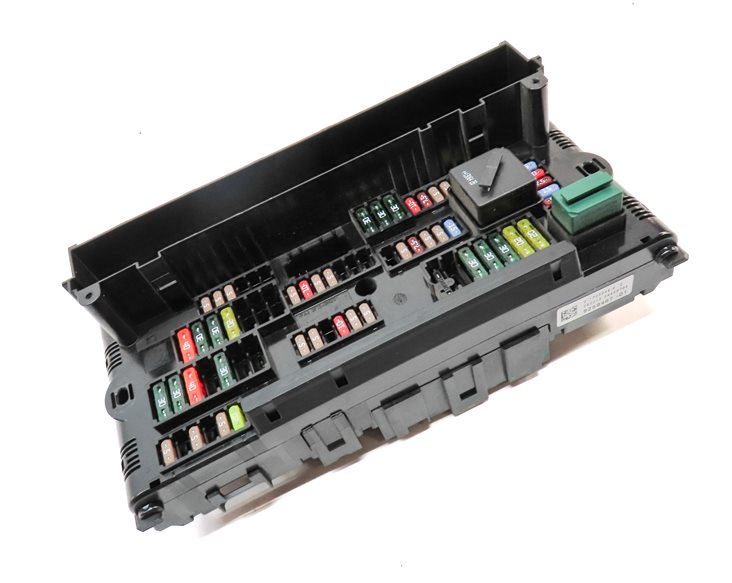 Thumbnail 3: 2014 BMW X3 (F25) 2.0L (N20) FRONT ENGINE POWER DISTRIBUITION FUSE RELAY BOX