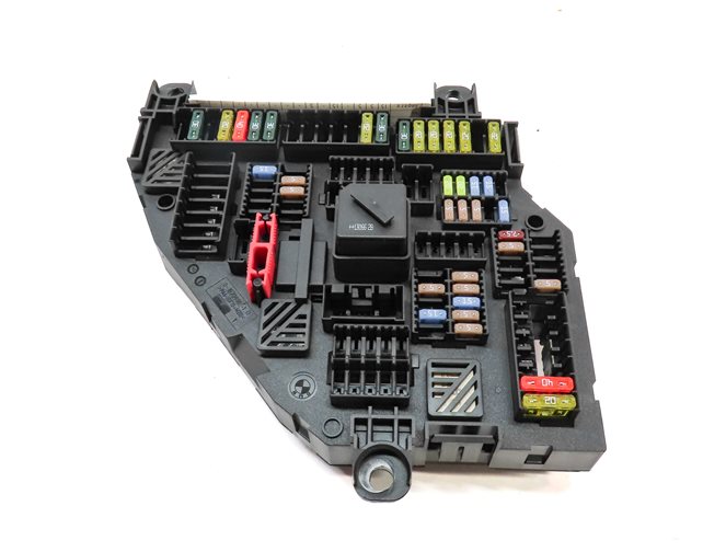 Thumbnail 2: 2013-2014 BMW X3 (F25) REAR TRUNK FUSE BOX POWER JUNCTION RELAY BOX