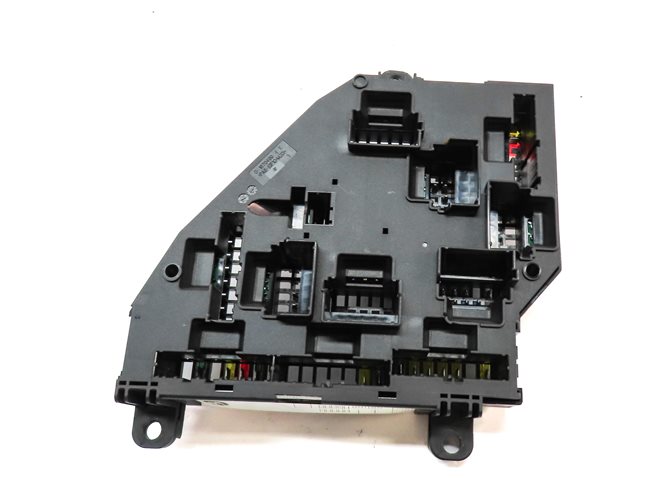 Thumbnail 4: 2013-2014 BMW X3 (F25) REAR TRUNK FUSE BOX POWER JUNCTION RELAY BOX