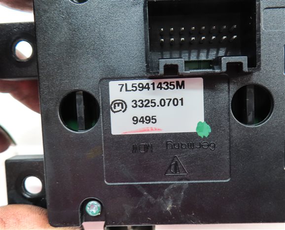 Thumbnail 6: 2010 PORSCHE CAYENNE (957) TRACTION CONTROL TRANSFER CASE SWITCH PANEL