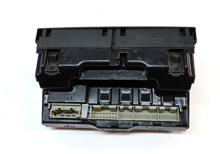 Thumbnail 5: 2010-2012 AUDI Q7 (4L) REAR HEATER A/C TEMPERATURE CONTROL PANEL w/ HEATED SEAT