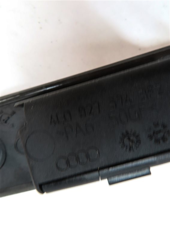 Thumbnail 6: 2011 AUDI Q7 (4L) REAR TRUNK TAILGATE HATCH LID LICENSE PLATE LIGHT w/HANDLE