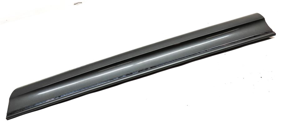 Thumbnail 2: 2010-2015 AUDI Q7 FRONT RIGHT LOWER DOOR TRIM MOULDING (w/out SLINE) (Gray)