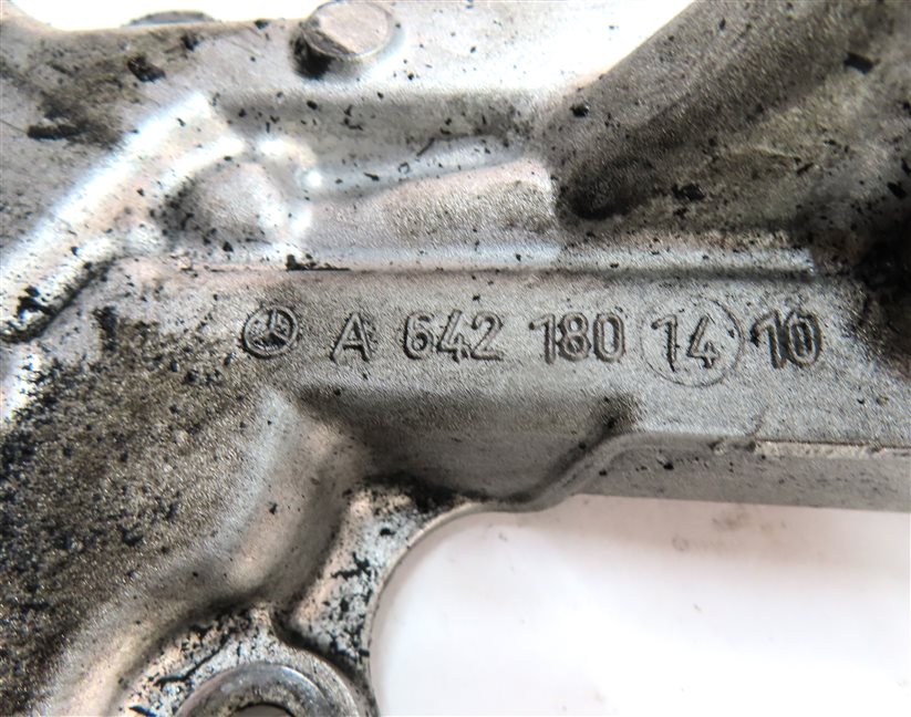 Thumbnail 6: 12 MERCEDES E350 W212 3.0L DIESEL (OM642) ENGINE MOTOR OIL FLUID FILTER HOUSING