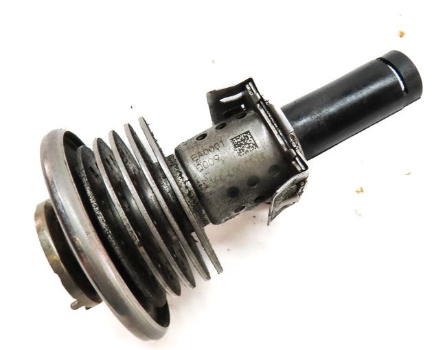 Thumbnail 6: 2012 MERCEDES E350 (W212) 3.0L DIESEL (OM642) ENGINE EMISSION DEF FLUID INJECTOR