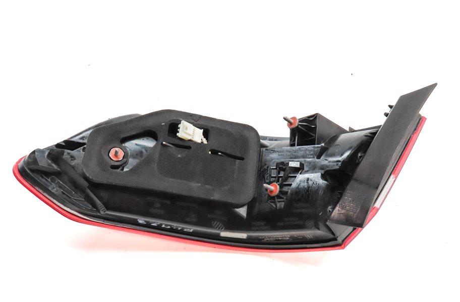 Thumbnail 4: 10-13 MERCEDES E-CLASS (W212) SEDAN LEFT DRIVER REAR TAILLIGHT BRAKE LIGHT LAMP