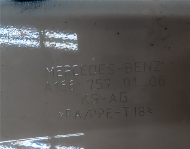 Thumbnail 8: 13-19 MERCEDES GL GLS CLASS (X166) FUEL TANK DOOR LID COVER (White)