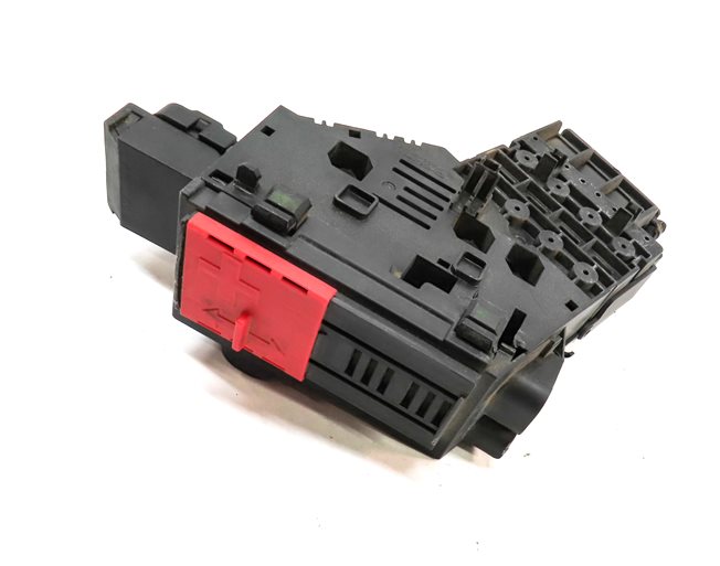Thumbnail 3: 2013 MERCEDES GL350 (X166) 3.0L DIESEL (OM642) ENGINE BAY TERMINAL FUSE BOX