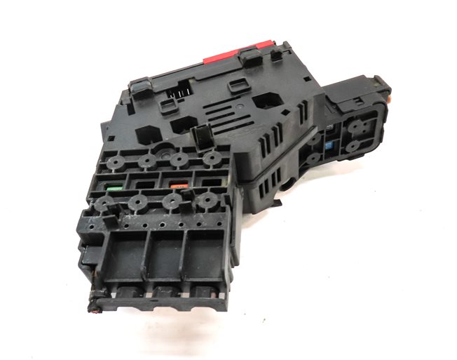 Thumbnail 4: 2013 MERCEDES GL350 (X166) 3.0L DIESEL (OM642) ENGINE BAY TERMINAL FUSE BOX