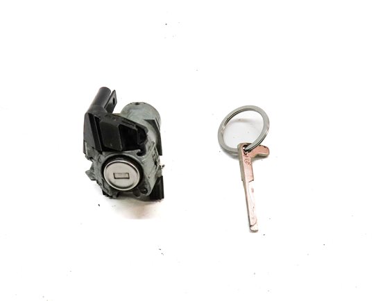 Thumbnail 2: 2013 MERCEDES GL350 (X166) FRONT LEFT DRIVER DOOR HANDLE LOCK CYLINDER w/KEY