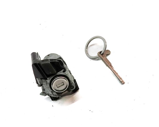 Thumbnail 3: 2013 MERCEDES GL350 (X166) FRONT LEFT DRIVER DOOR HANDLE LOCK CYLINDER w/KEY