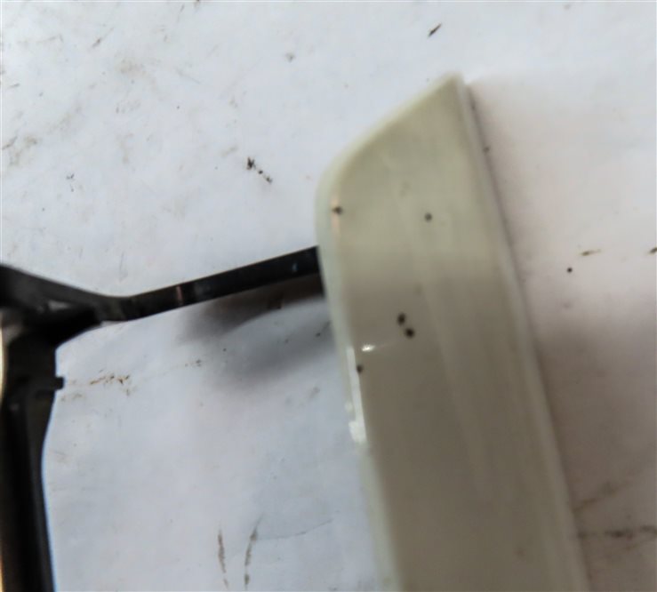 Thumbnail 6: 2013 MERCEDES GL350 (X166) FRONT RIGHT PASSENGER HEADLIGHT WASHER COVER (White)