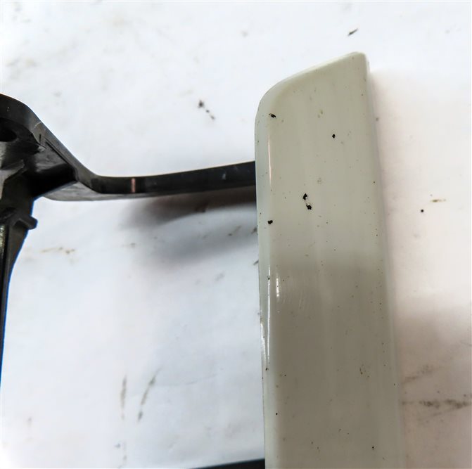 Thumbnail 7: 2013 MERCEDES GL350 (X166) FRONT RIGHT PASSENGER HEADLIGHT WASHER COVER (White)