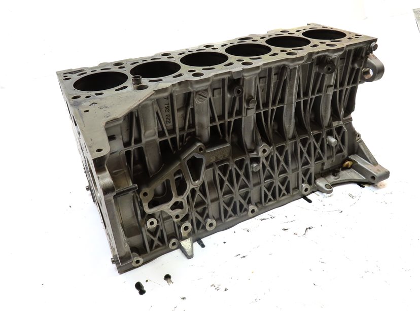 Thumbnail 3: 09-13 BMW X5 335D (E70 E90) 3.0L TWIN TURBO M57Y DIESEL ENGINE CYLINDER BLOCK