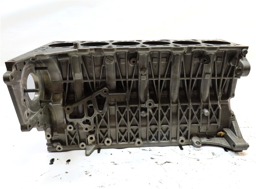Thumbnail 5: 09-13 BMW X5 335D (E70 E90) 3.0L TWIN TURBO M57Y DIESEL ENGINE CYLINDER BLOCK