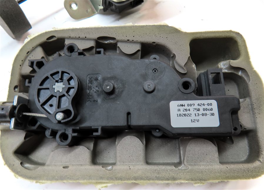 Thumbnail 4: 2014 MERCEDES GL450 (X166) REAR TRUNK LOCK LATCH ACTUATOR w/ AUTO CLOSE MOTOR