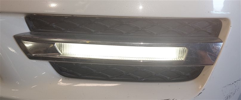 Thumbnail 2: 2013-2016 MERCEDES GL CLASS (X166) FRONT LEFT DRL DAYTIME FOGLIGHT LAMP w/ TRIM